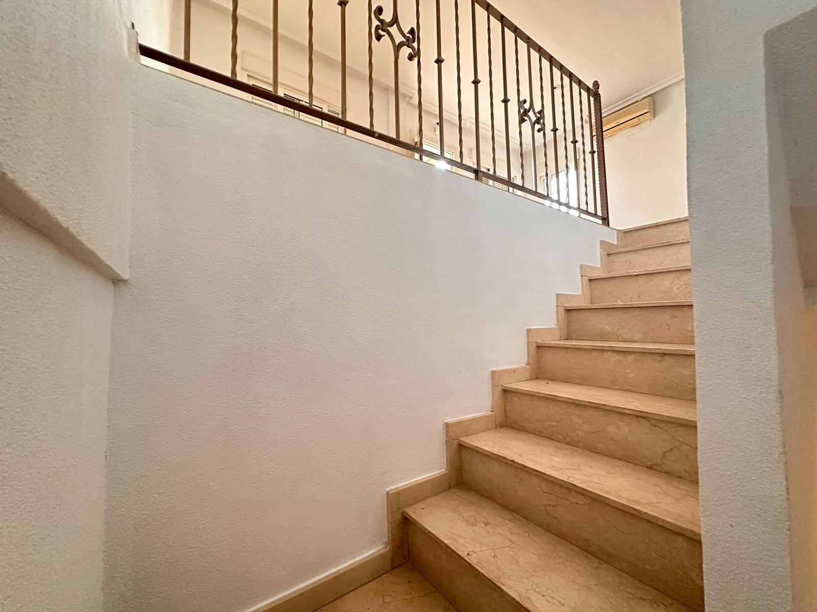 3 makuuhuone Huoneisto myytävänä paikassa Torrevieja mukana uima-altaan - 168 000 € (Ref: 9339249)