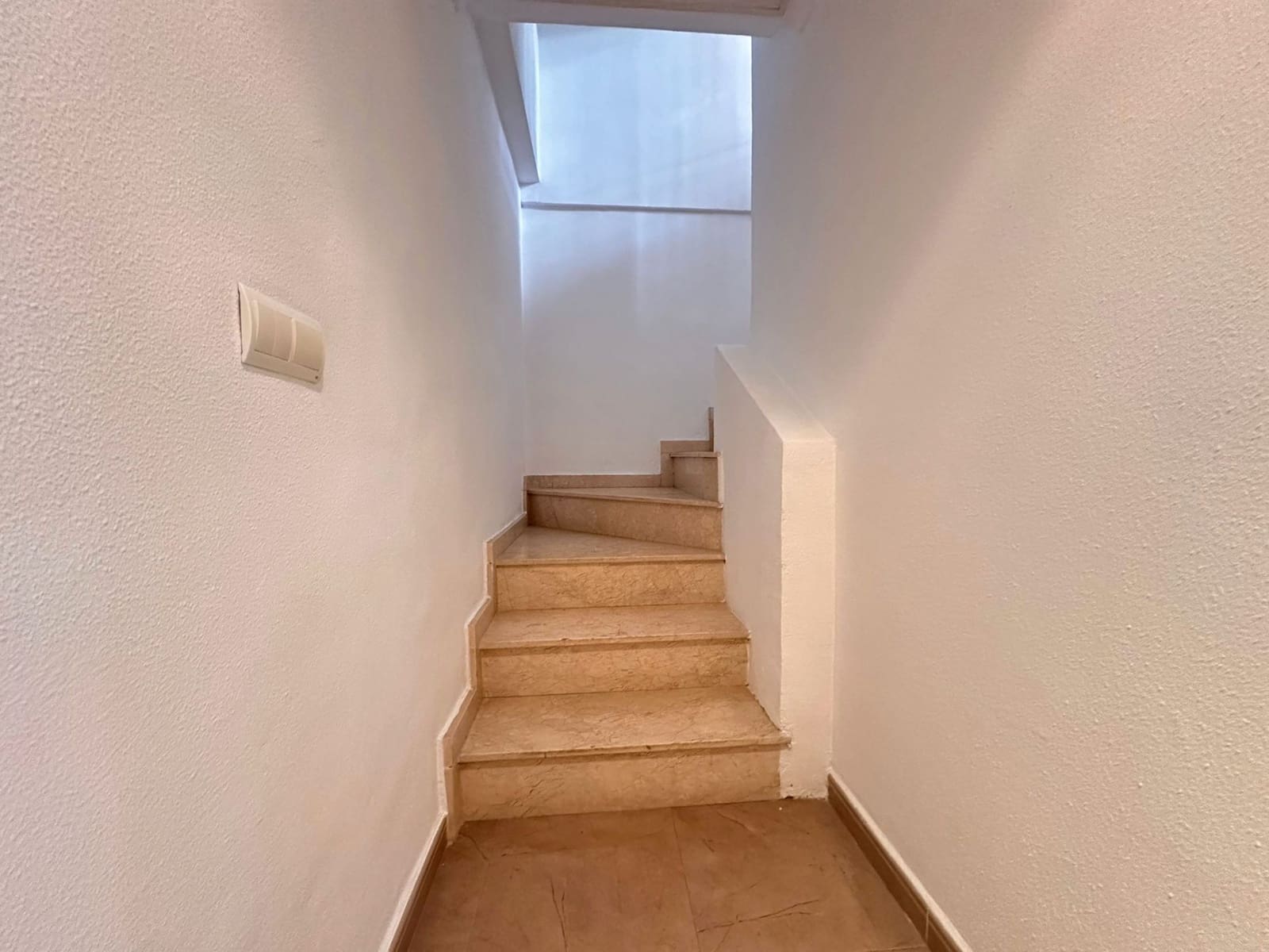 3 makuuhuone Huoneisto myytävänä paikassa Torrevieja mukana uima-altaan - 168 000 € (Ref: 9339249)