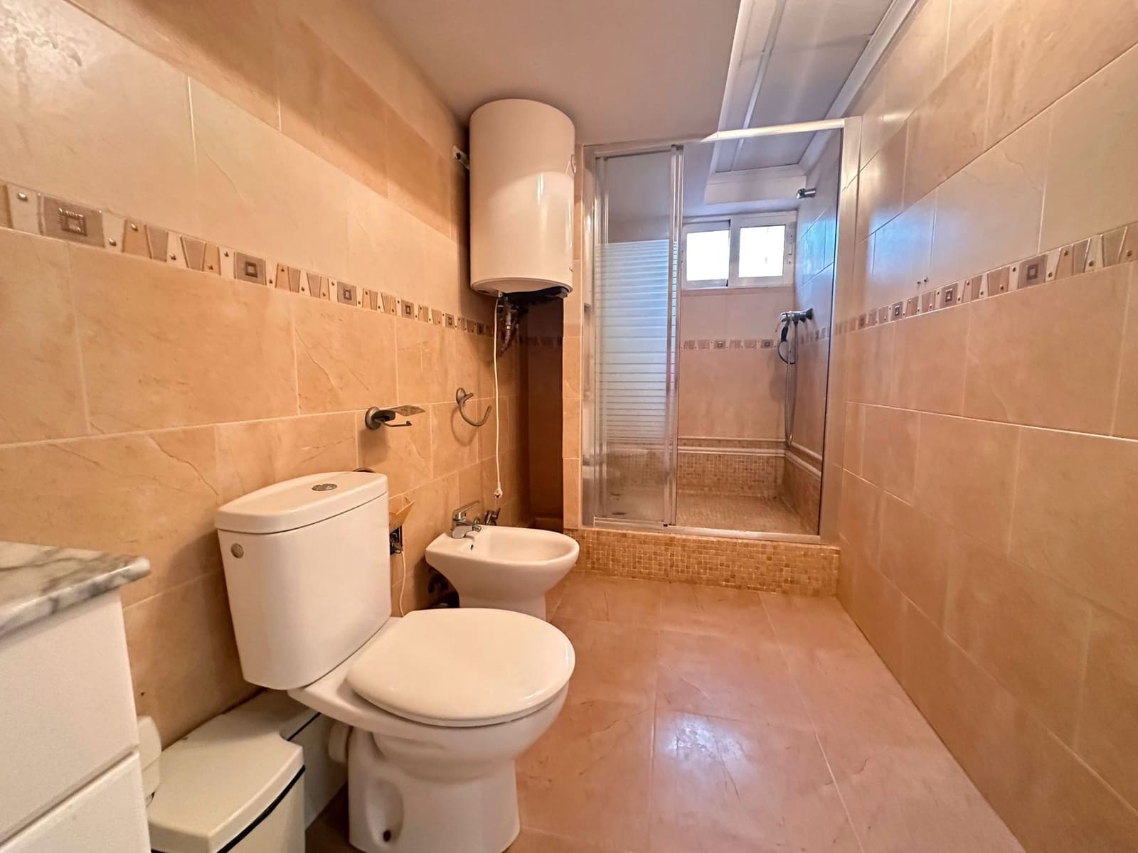 3 makuuhuone Huoneisto myytävänä paikassa Torrevieja mukana uima-altaan - 168 000 € (Ref: 9339249)