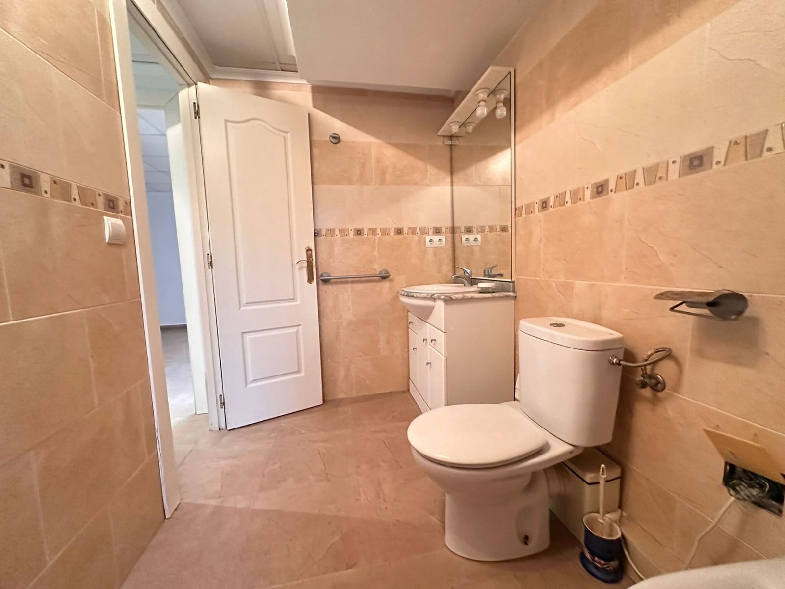 3 makuuhuone Huoneisto myytävänä paikassa Torrevieja mukana uima-altaan - 168 000 € (Ref: 9339249)