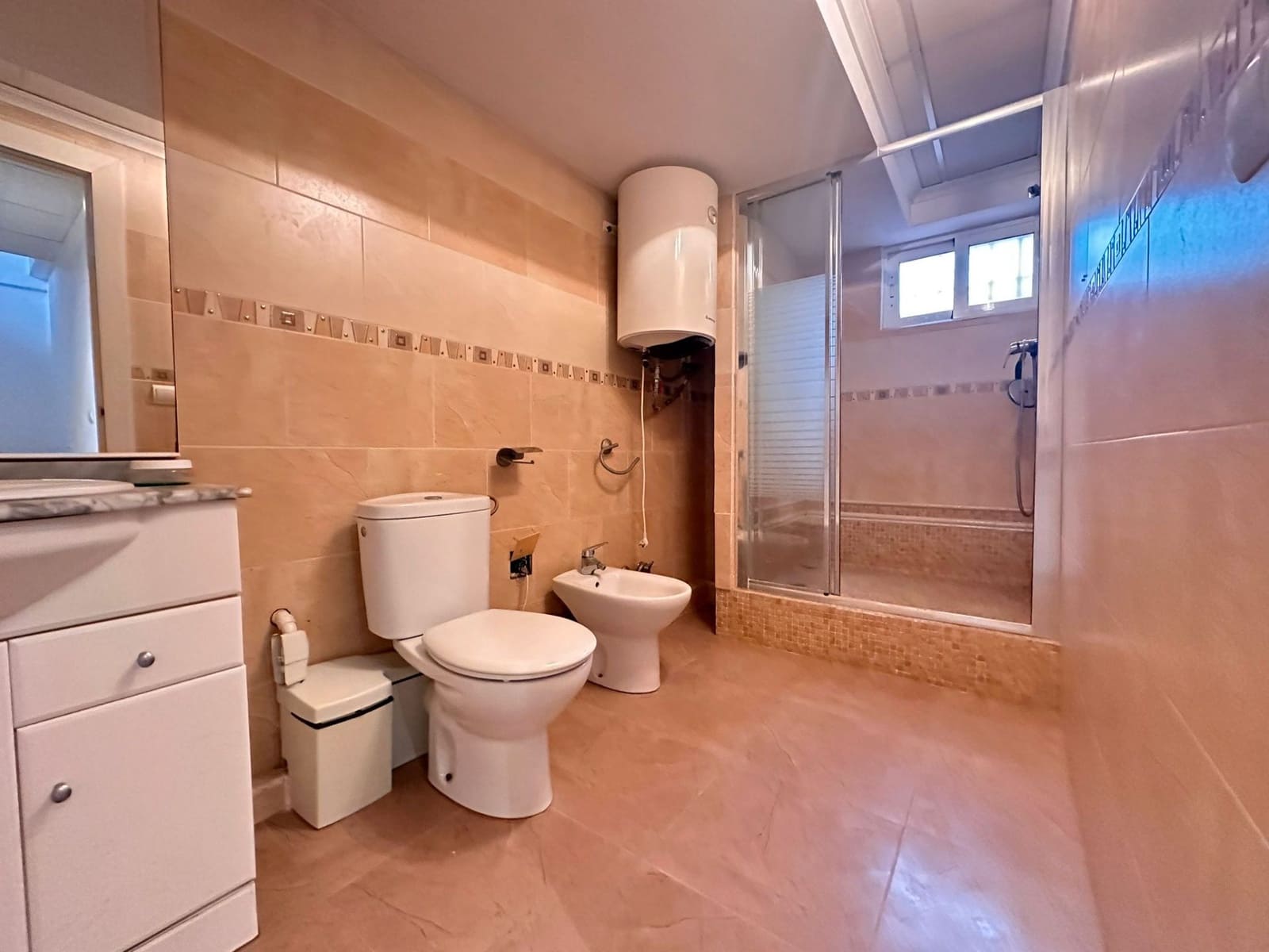 3 makuuhuone Huoneisto myytävänä paikassa Torrevieja mukana uima-altaan - 168 000 € (Ref: 9339249)