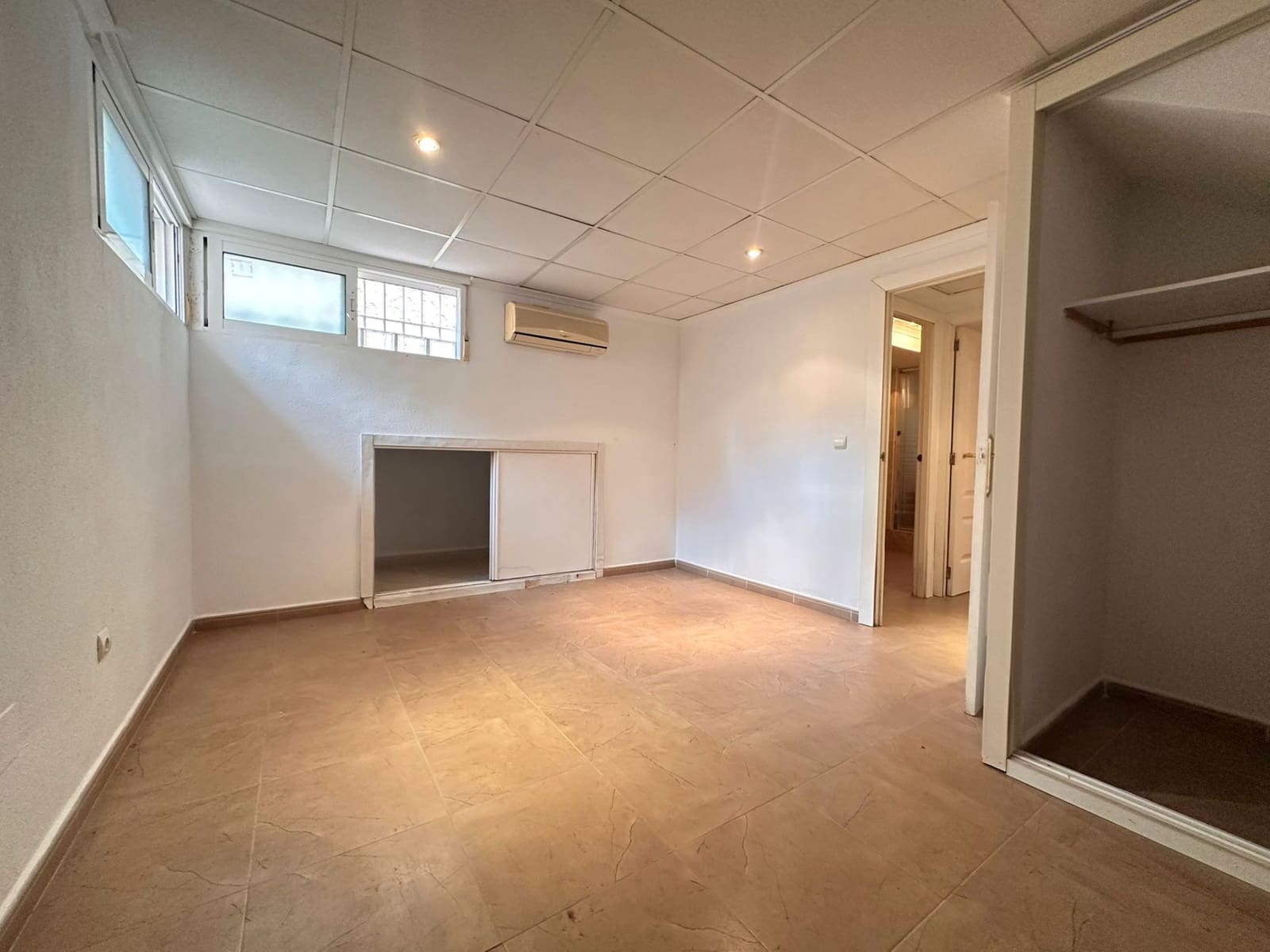 3 makuuhuone Huoneisto myytävänä paikassa Torrevieja mukana uima-altaan - 168 000 € (Ref: 9339249)