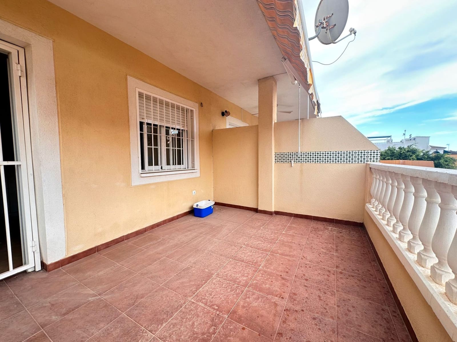 3 makuuhuone Huoneisto myytävänä paikassa Torrevieja mukana uima-altaan - 168 000 € (Ref: 9339249)