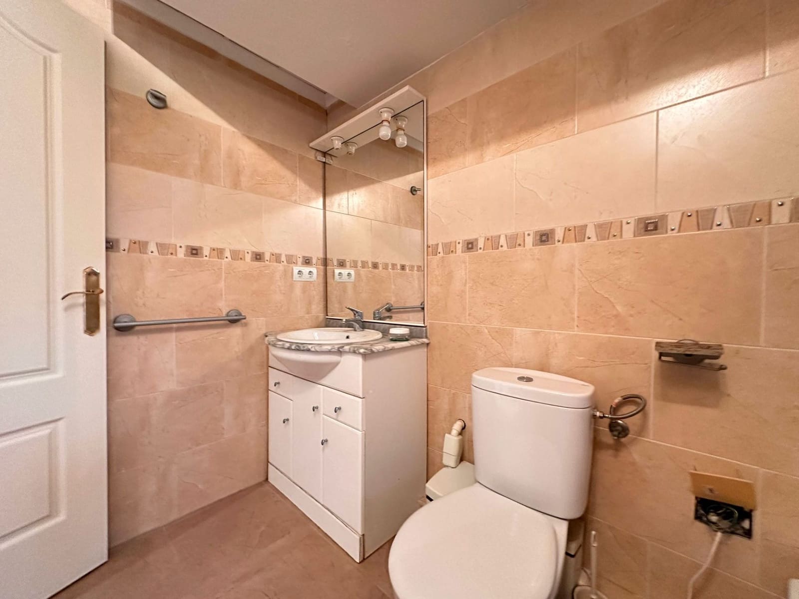 3 makuuhuone Huoneisto myytävänä paikassa Torrevieja mukana uima-altaan - 168 000 € (Ref: 9339249)