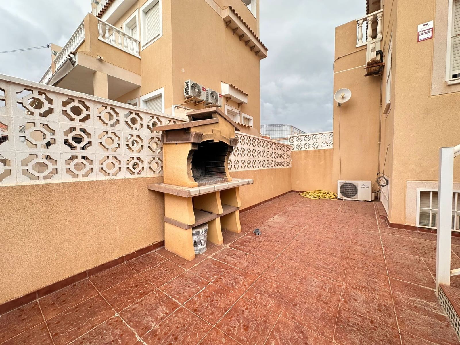 3 makuuhuone Huoneisto myytävänä paikassa Torrevieja mukana uima-altaan - 168 000 € (Ref: 9339249)