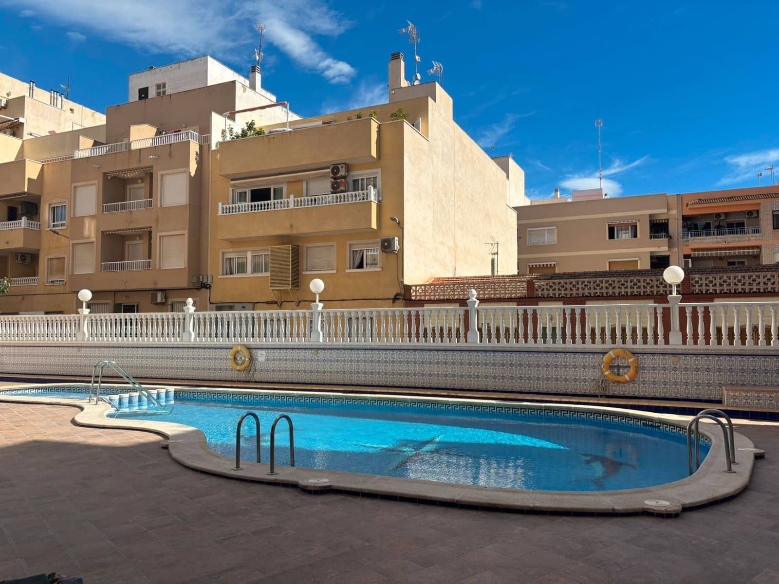 2 makuuhuone Asunto myytävänä paikassa Torrevieja mukana uima-altaan - 178 500 € (Ref: 9343695)