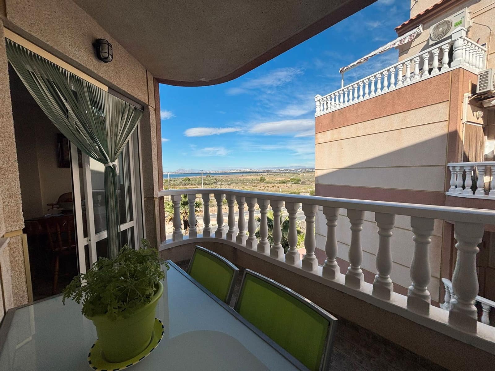 2 makuuhuone Asunto myytävänä paikassa Torrevieja mukana uima-altaan - 178 500 € (Ref: 9343695)