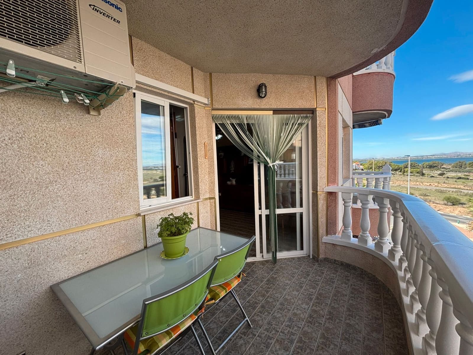 2 makuuhuone Asunto myytävänä paikassa Torrevieja mukana uima-altaan - 178 500 € (Ref: 9343695)