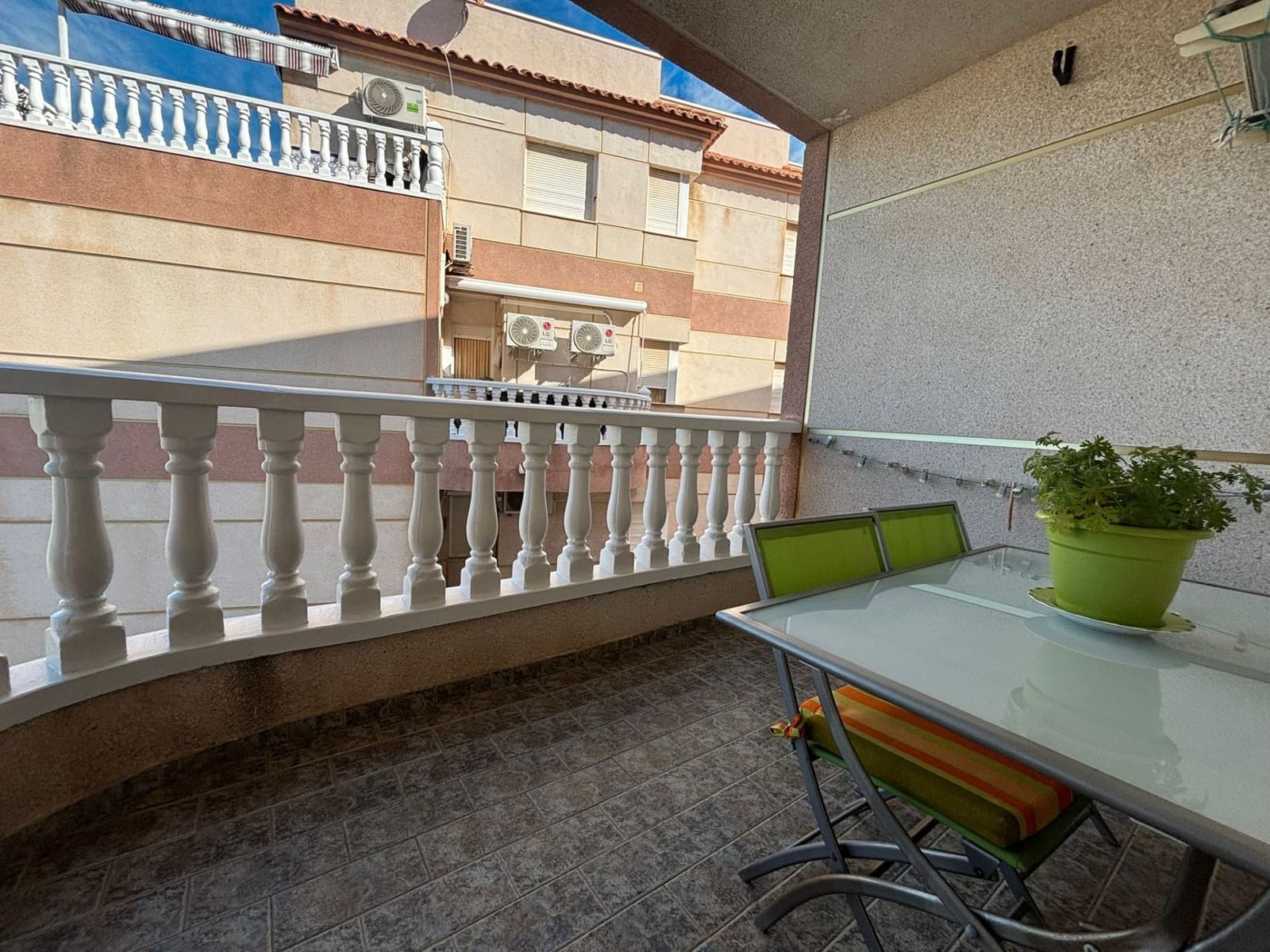 2 makuuhuone Asunto myytävänä paikassa Torrevieja mukana uima-altaan - 178 500 € (Ref: 9343695)