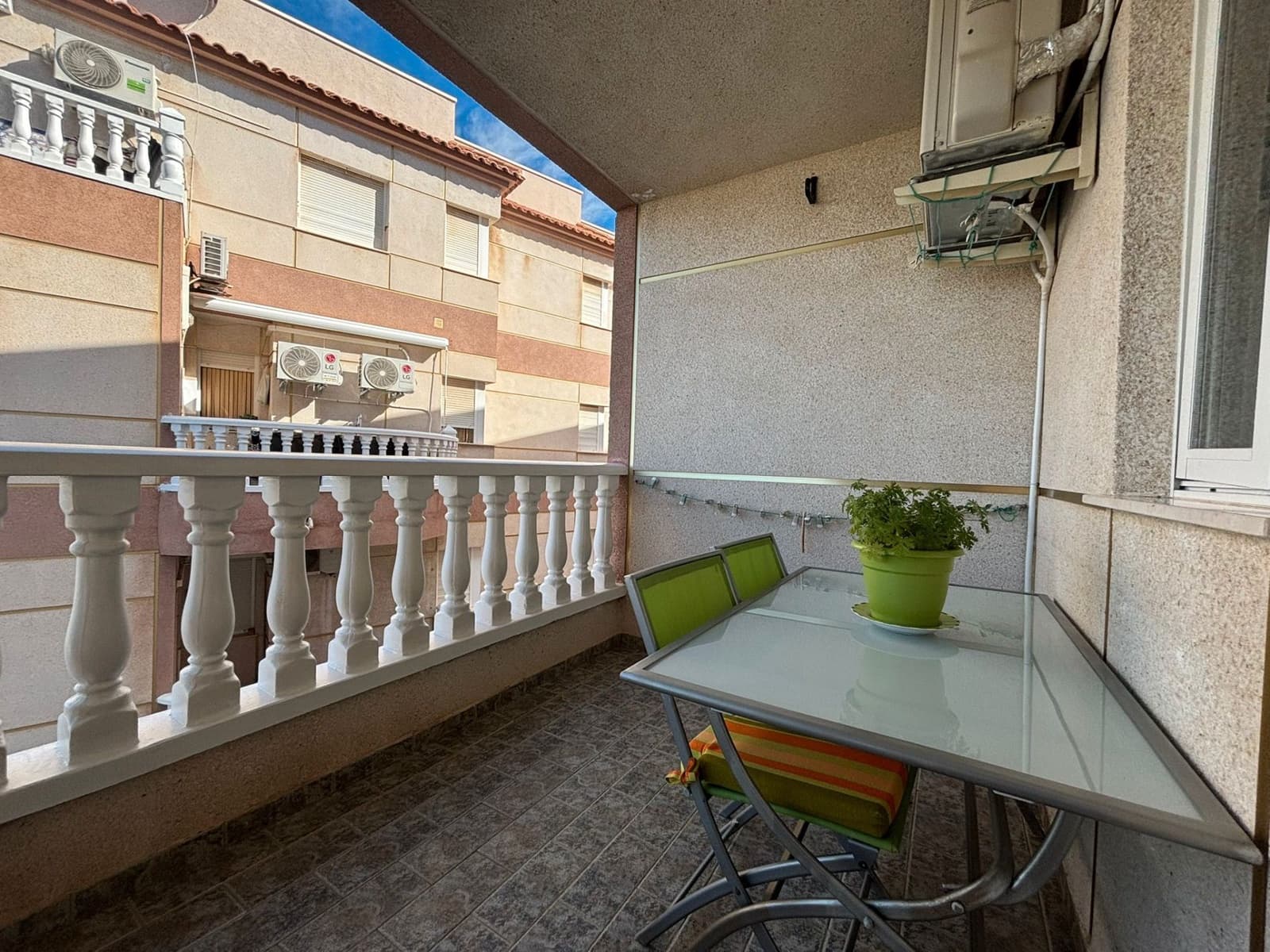 2 makuuhuone Asunto myytävänä paikassa Torrevieja mukana uima-altaan - 178 500 € (Ref: 9343695)