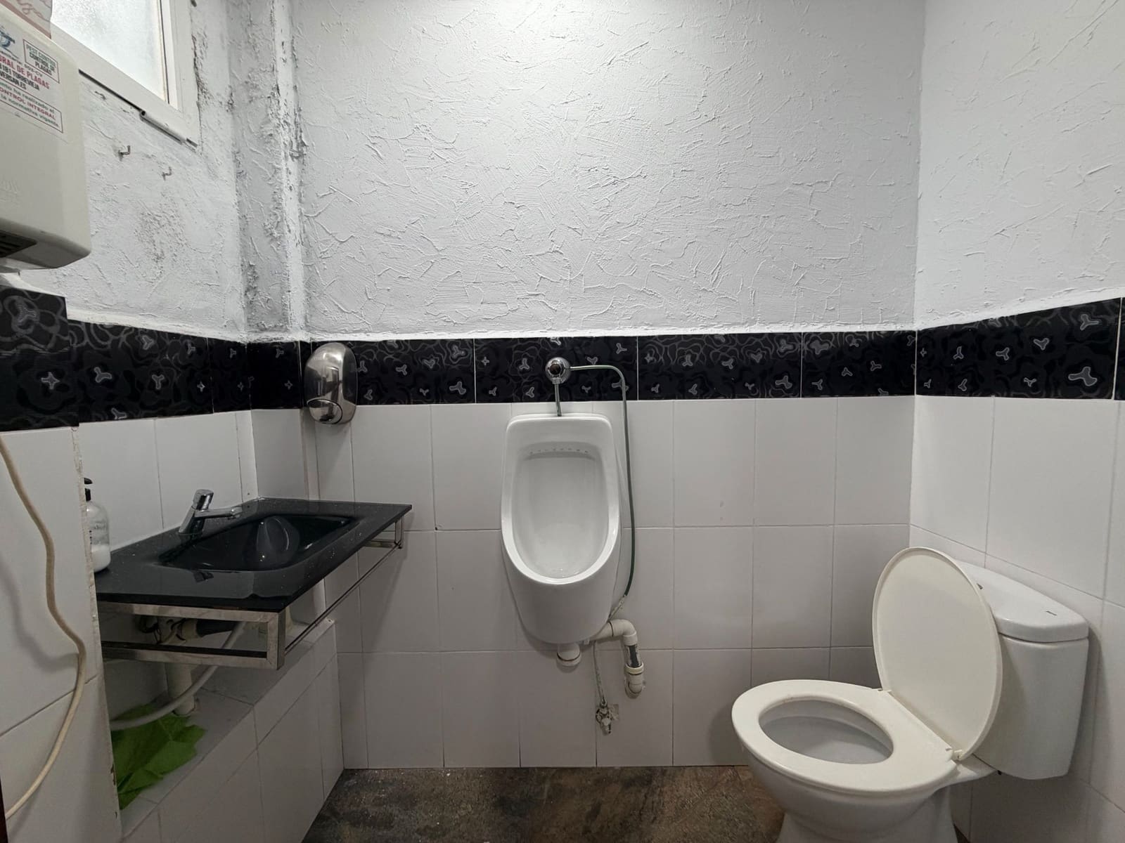 Erhverv til salg i Alicante by - € 187.000 (Ref: 9532529)