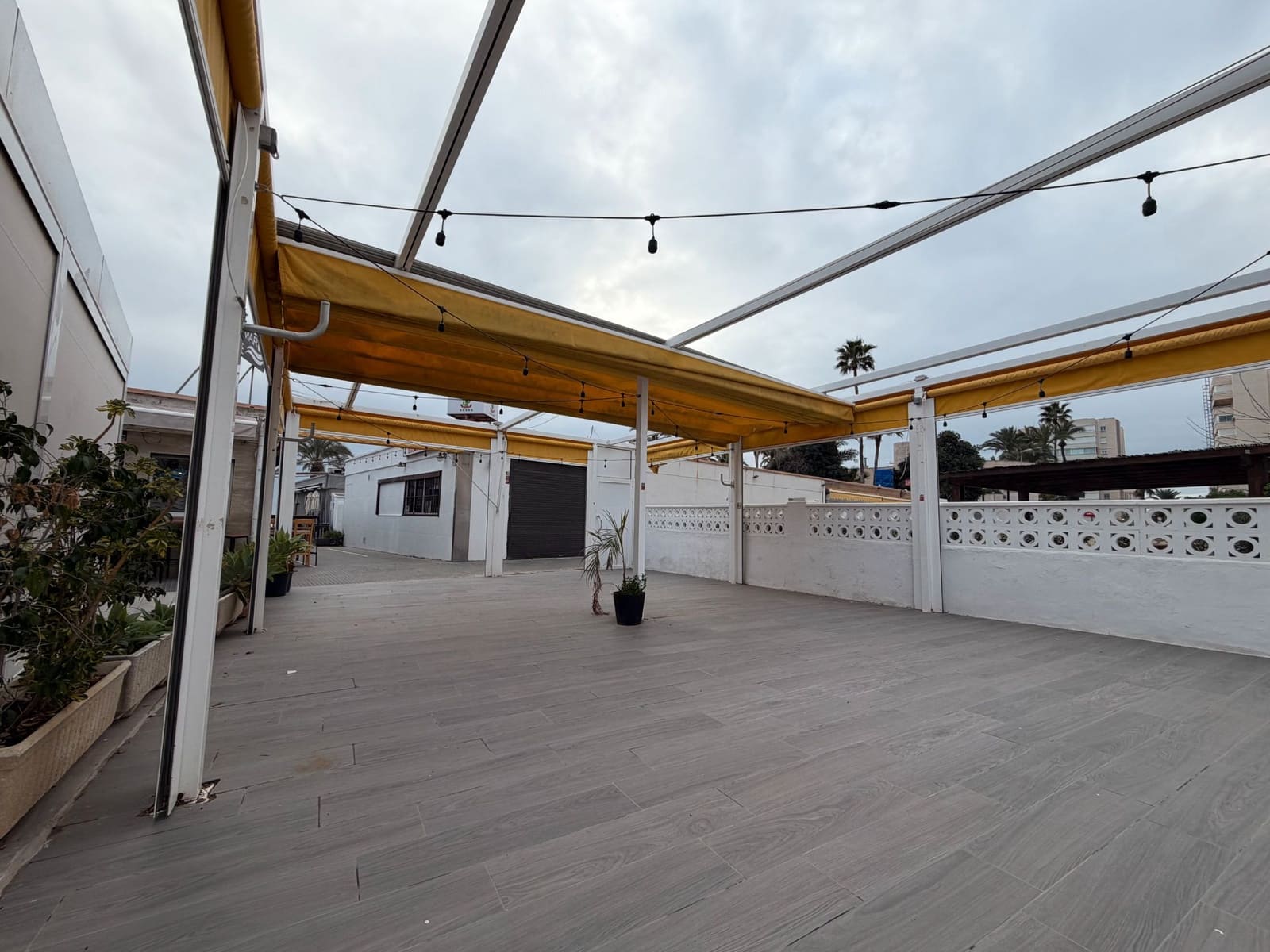 Erhverv til salg i Alicante by - € 187.000 (Ref: 9532529)