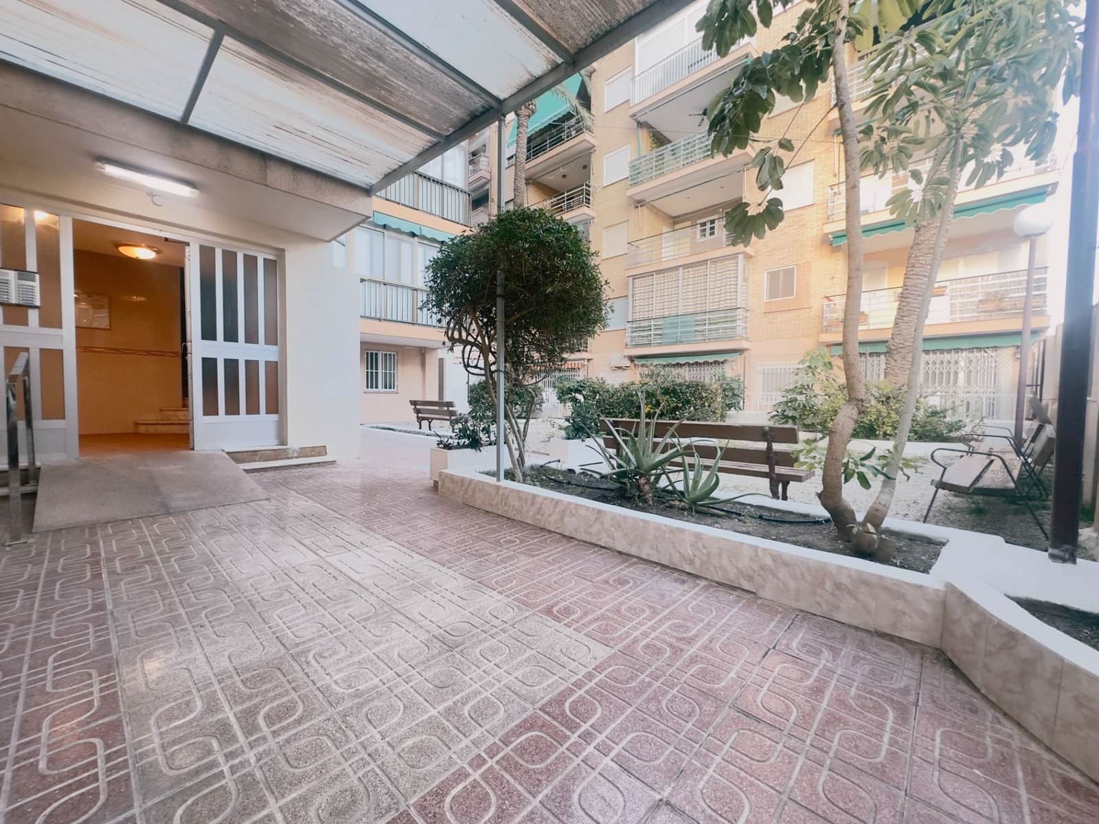 Apartamento de 2 habitaciones en Santa Pola en venta - 130.000 € (Ref: 9532757)