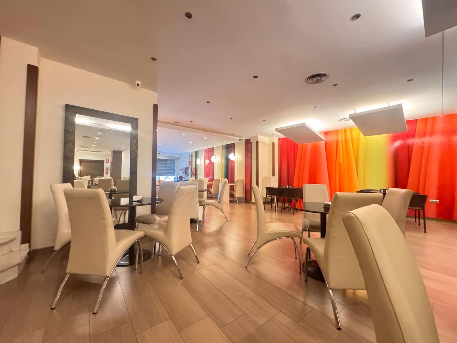 Commercial for sale in Guardamar del Segura - € 850,000 (Ref: 9611934)