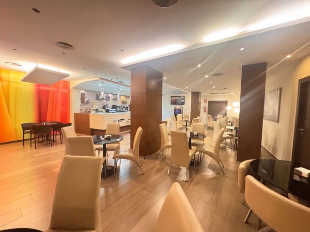 Commercial for sale in Zona Pueblo, Guardamar del Segura - € 850,000 (Ref: 9611934)