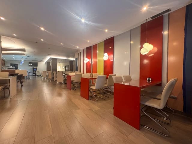 Commercial for sale in Zona Pueblo, Guardamar del Segura - € 850,000 (Ref: 9611934)