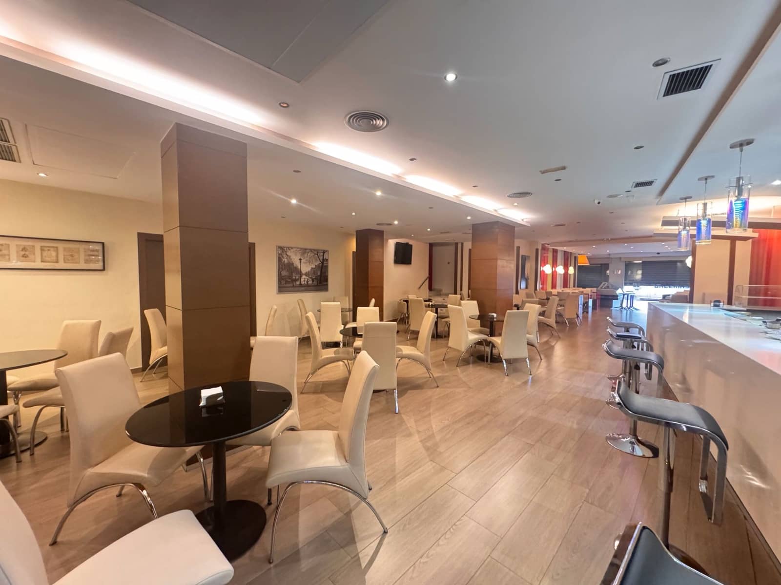 Commercial for sale in Guardamar del Segura - € 850,000 (Ref: 9611934)