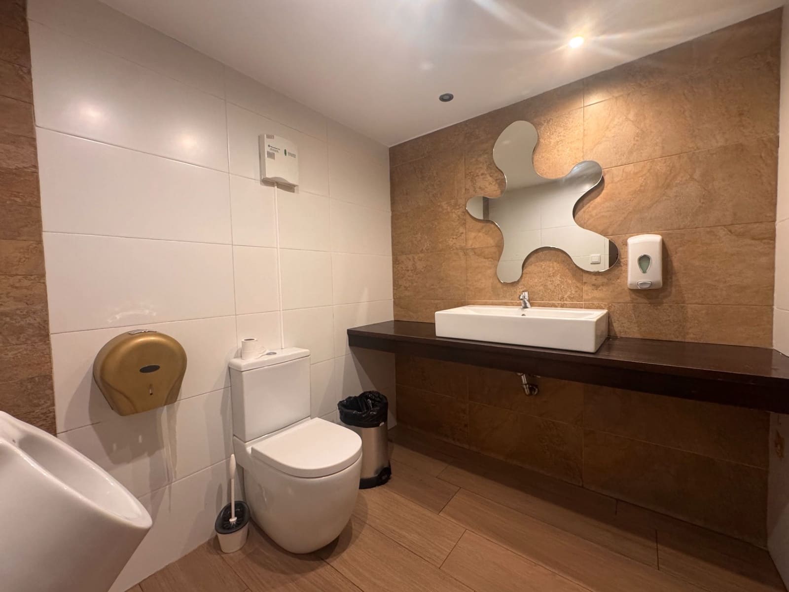 Commercial for sale in Guardamar del Segura - € 850,000 (Ref: 9611934)