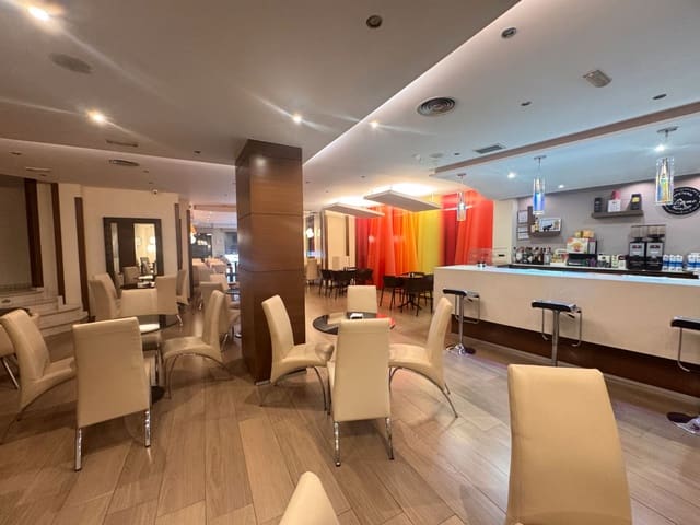 Commercial for sale in Zona Pueblo, Guardamar del Segura - € 850,000 (Ref: 9611934)