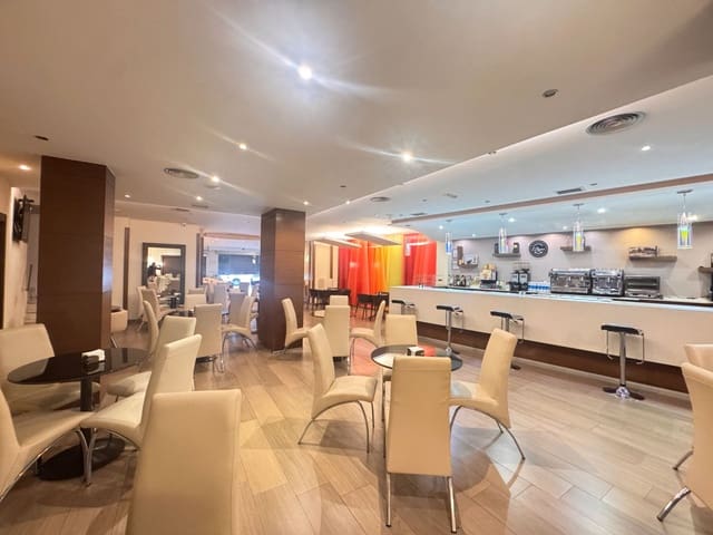 Commercial for sale in Zona Pueblo, Guardamar del Segura - € 850,000 (Ref: 9611934)