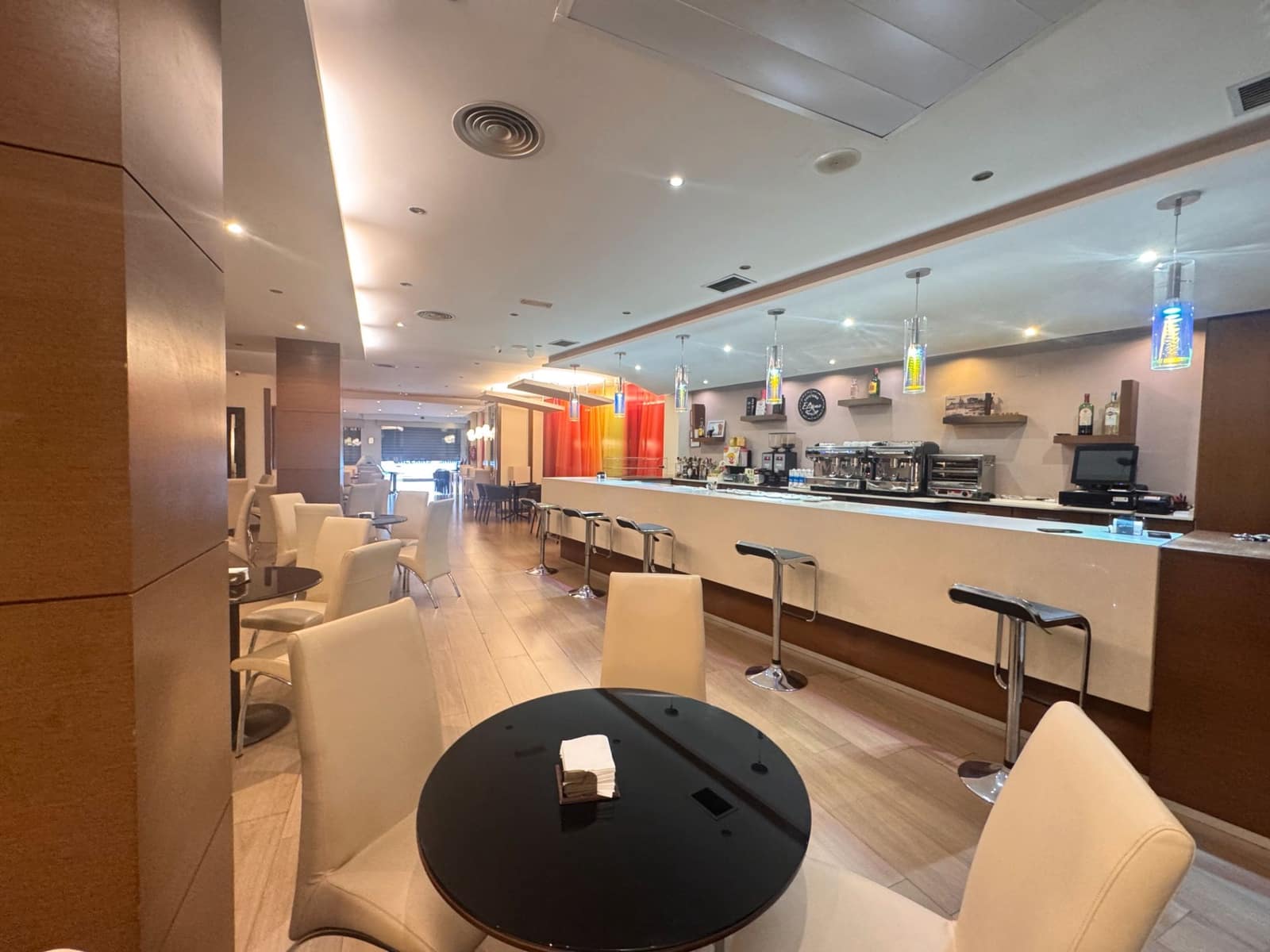 Commercial for sale in Guardamar del Segura - € 850,000 (Ref: 9611934)