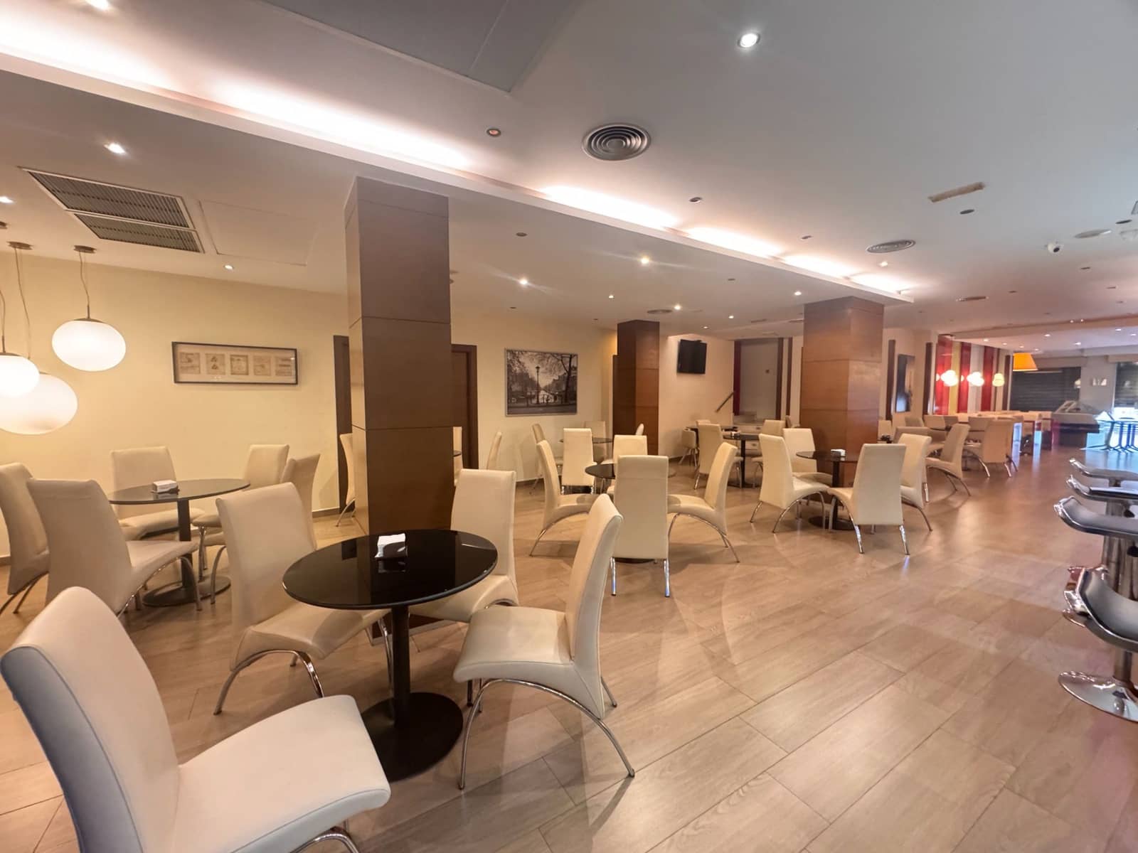 Commercial for sale in Guardamar del Segura - € 850,000 (Ref: 9611934)