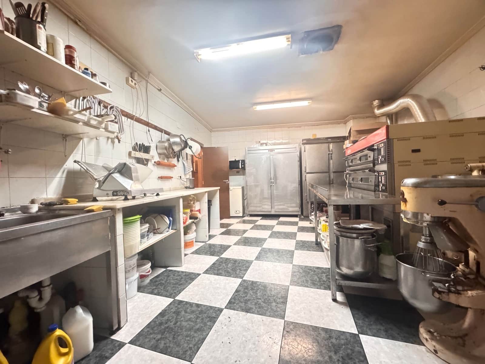 Commercial for sale in Guardamar del Segura - € 850,000 (Ref: 9611934)