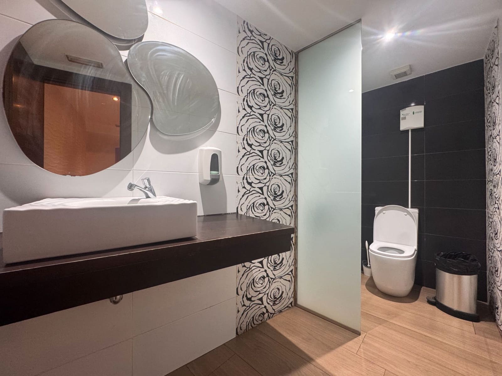 Commercial for sale in Guardamar del Segura - € 850,000 (Ref: 9611934)