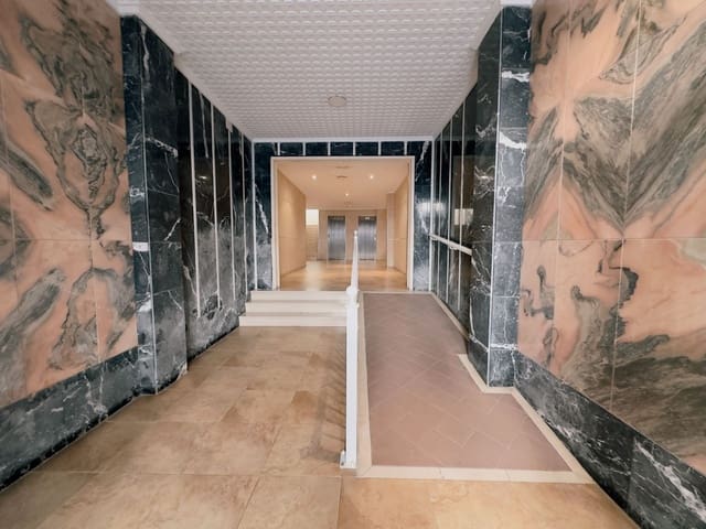 4 slaapkamer Flat te koop in Playa Tamarit - Playa Lissa, Santa Pola - € 200.000 (Ref: 9624100)