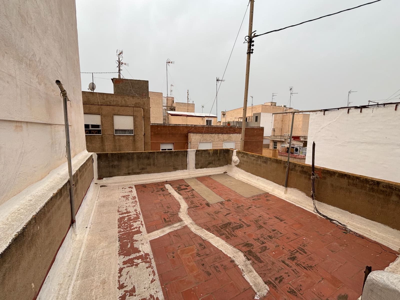 5 bedroom Villa for sale in Santa Pola - € 170,000 (Ref: 9650898)