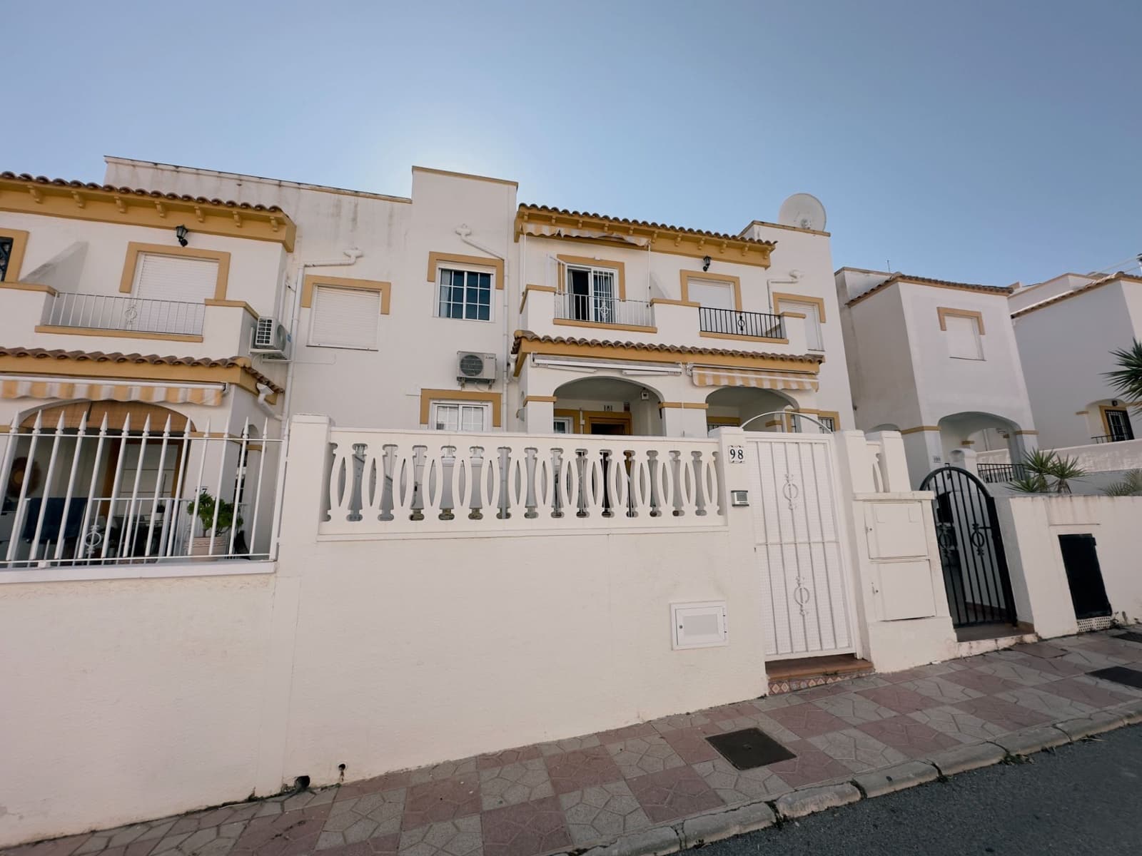 3 bedroom Terraced Villa for sale in Santa Pola with pool - € 280,000 (Ref: 9720624)