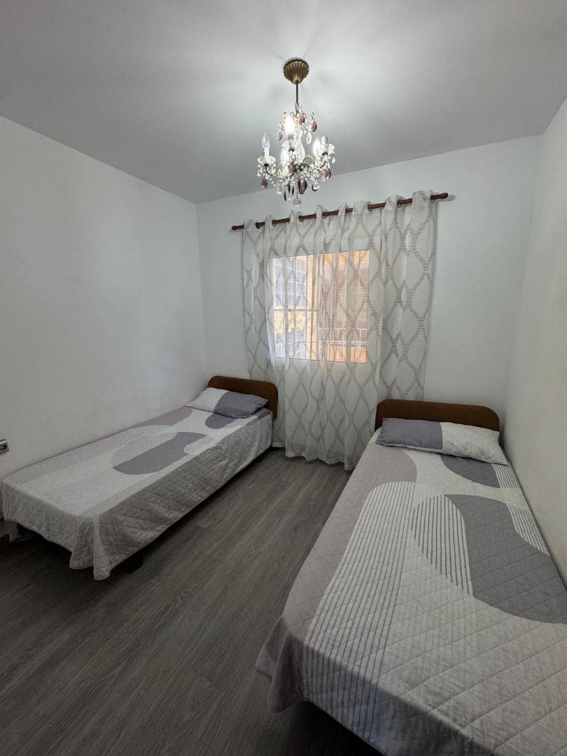 Piso de 3 habitaciones en Torrevieja en venta con garaje - 228.000 € (Ref: 9731172)