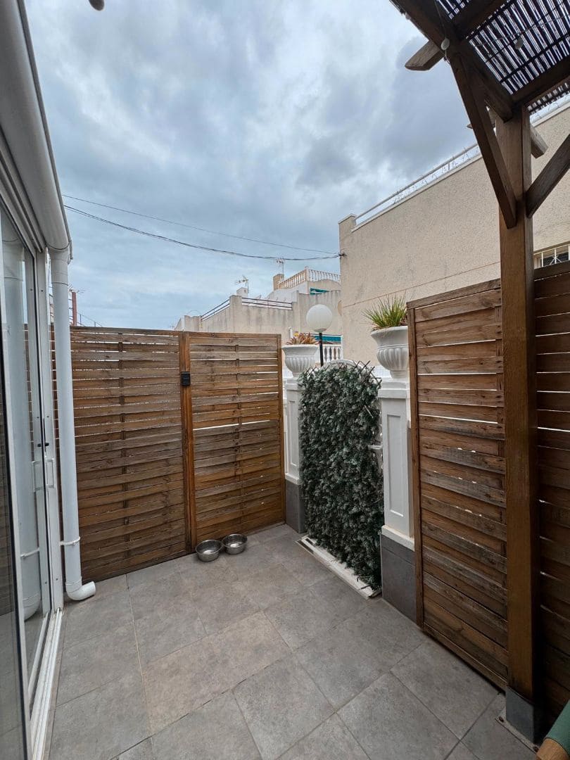 1 bedroom Villa for sale in Torrevieja with pool - € 120,550 (Ref: 9731366)