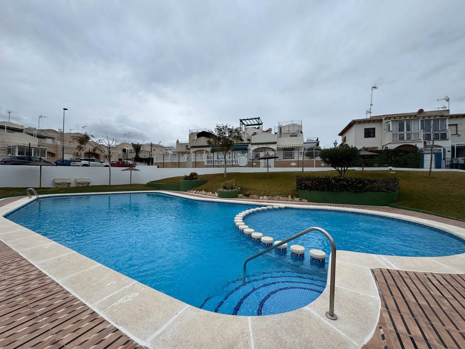 1 bedroom Villa for sale in Torrevieja with pool - € 120,550 (Ref: 9731366)