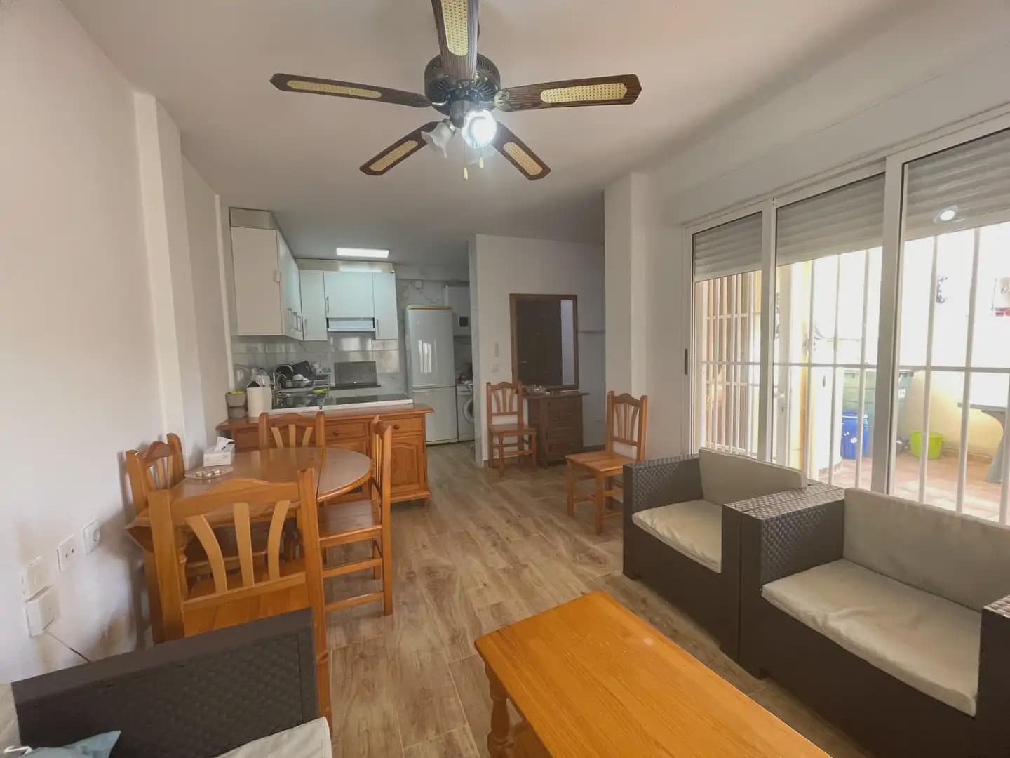 4 Zimmer Haus zu vermieten in Torrevieja mit Pool - 990 € (Ref: 9789811)