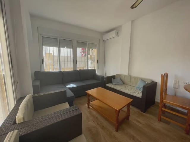 4 Zimmer Haus zu vermieten in Los Frutales, Torrevieja mit Pool - 990 € (Ref: 9789811)