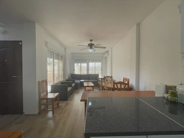 4 Zimmer Haus zu vermieten in Los Frutales, Torrevieja mit Pool - 990 € (Ref: 9789811)