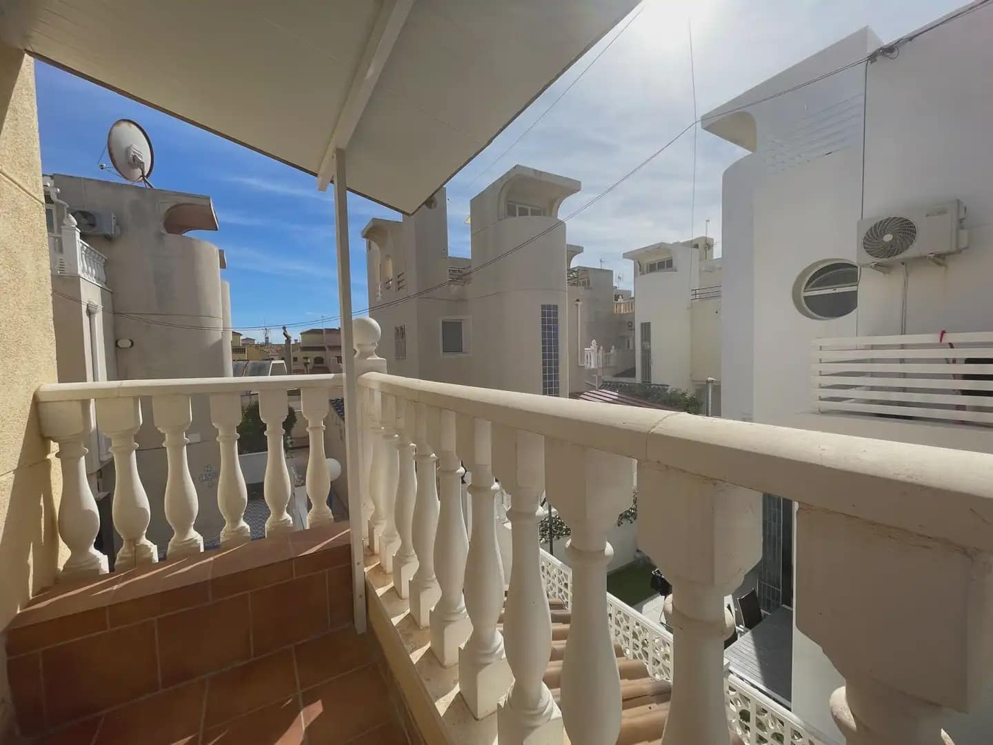 4 Zimmer Haus zu vermieten in Torrevieja mit Pool - 990 € (Ref: 9789811)