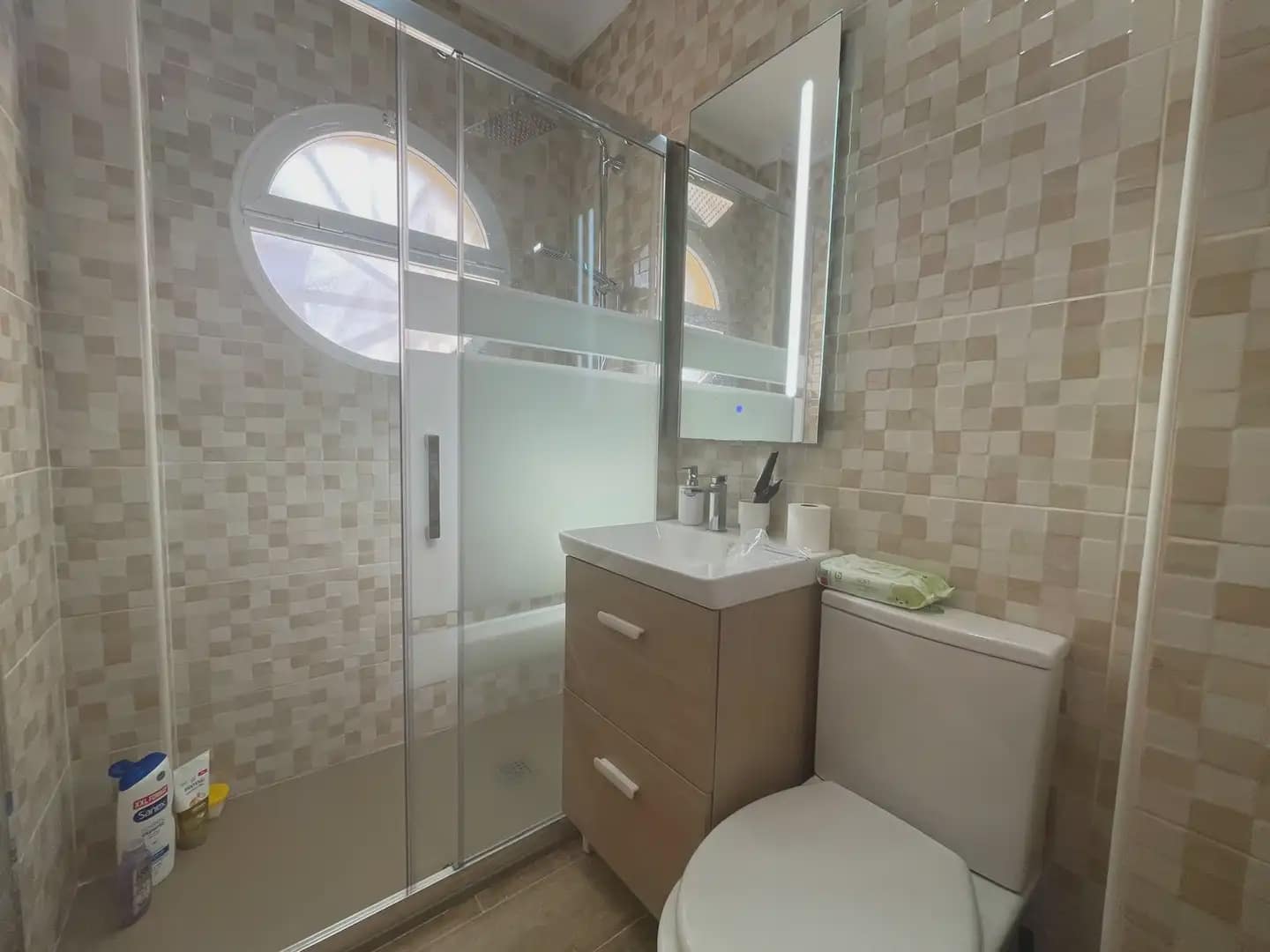 4 Zimmer Haus zu vermieten in Torrevieja mit Pool - 990 € (Ref: 9789811)