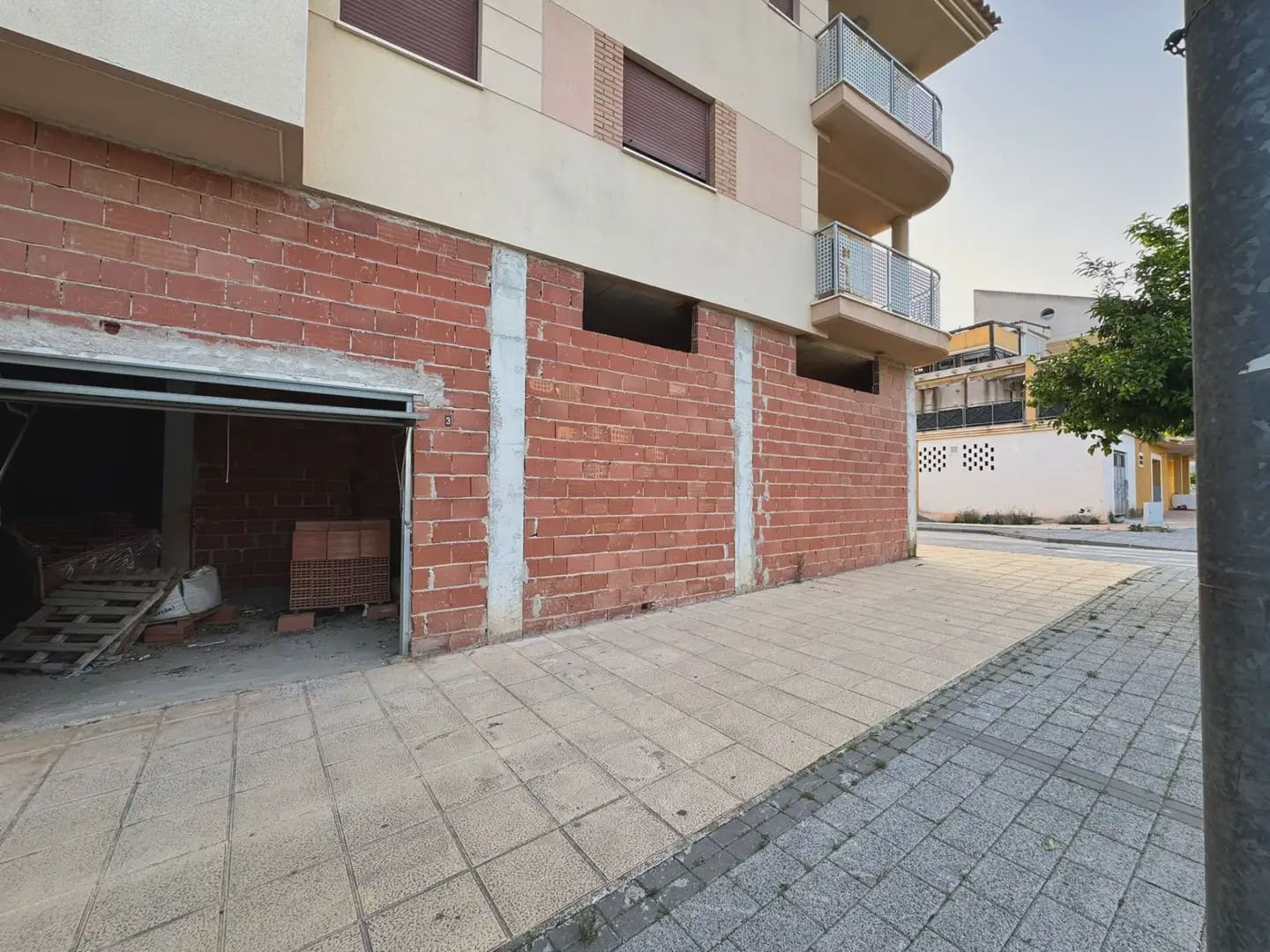 Kaupallinen myytävänä paikassa Librilla - 79 000 € (Ref: 9795543)