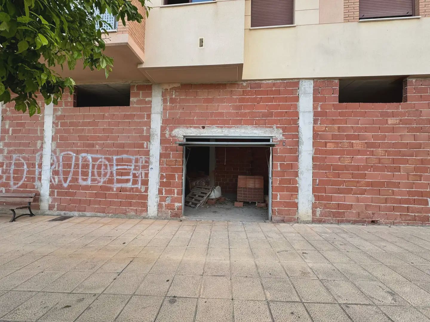 Kaupallinen myytävänä paikassa Librilla - 79 000 € (Ref: 9795543)