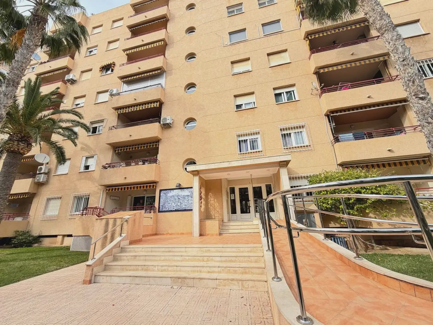 1 soveværelse Lejlighed til salg i Torrevieja med swimmingpool - € 179.900 (Ref: 9821241)