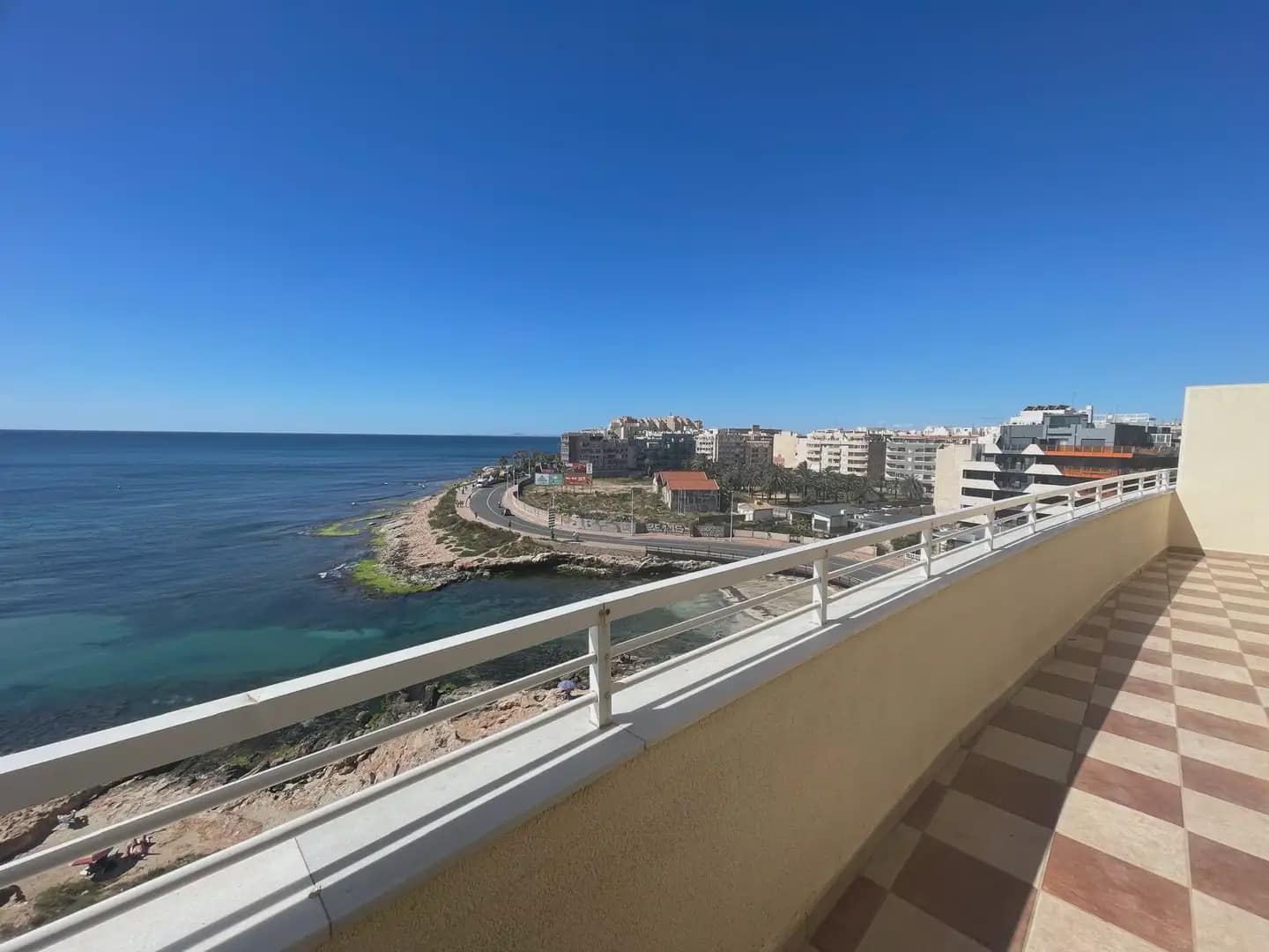 2 bedroom Penthouse for sale in Torrevieja with garage - € 359,990 (Ref: 9832777)
