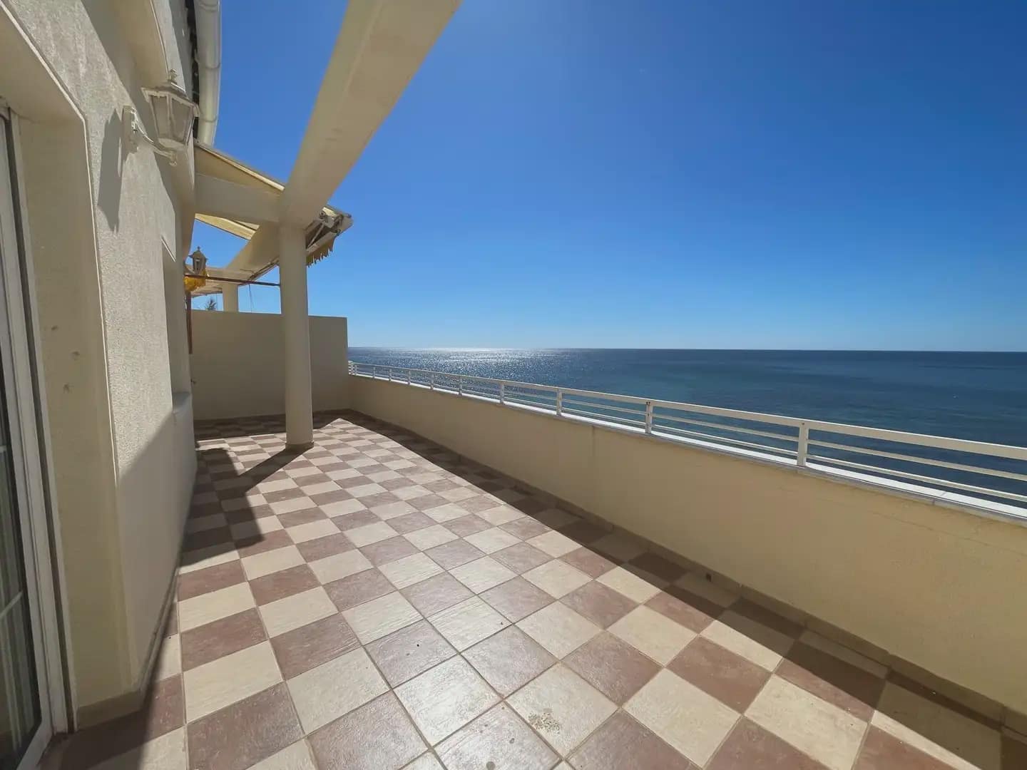 2 bedroom Penthouse for sale in Torrevieja with garage - € 359,990 (Ref: 9832777)