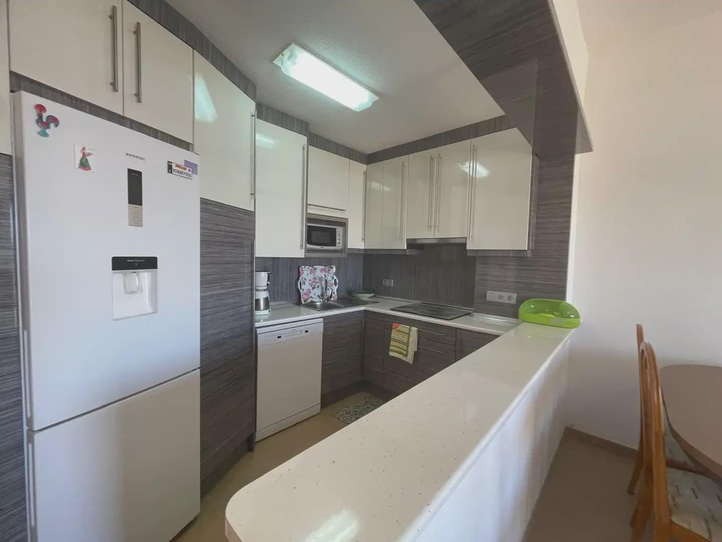 2 bedroom Penthouse for sale in Torrevieja with garage - € 359,990 (Ref: 9832777)