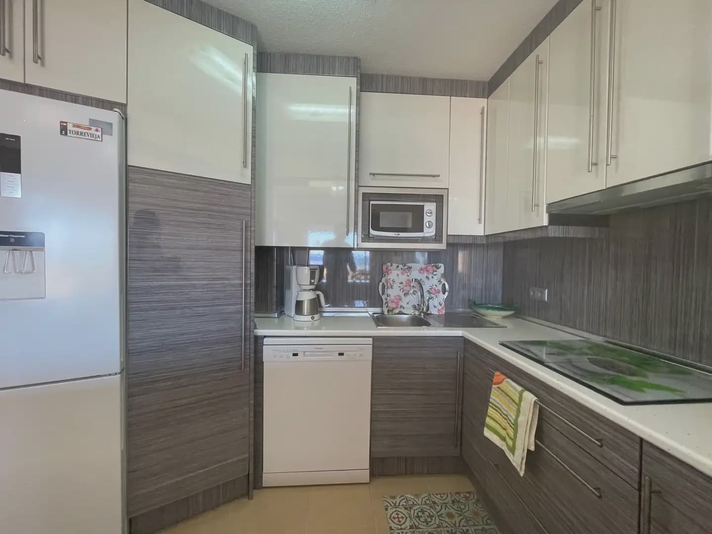2 bedroom Penthouse for sale in Torrevieja with garage - € 359,990 (Ref: 9832777)