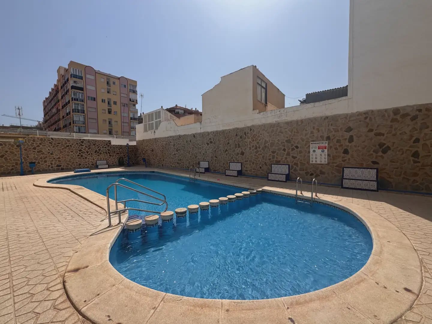 Studio til salgs i Torrevieja med svømmebasseng - € 87 000 (Ref: 9985353)