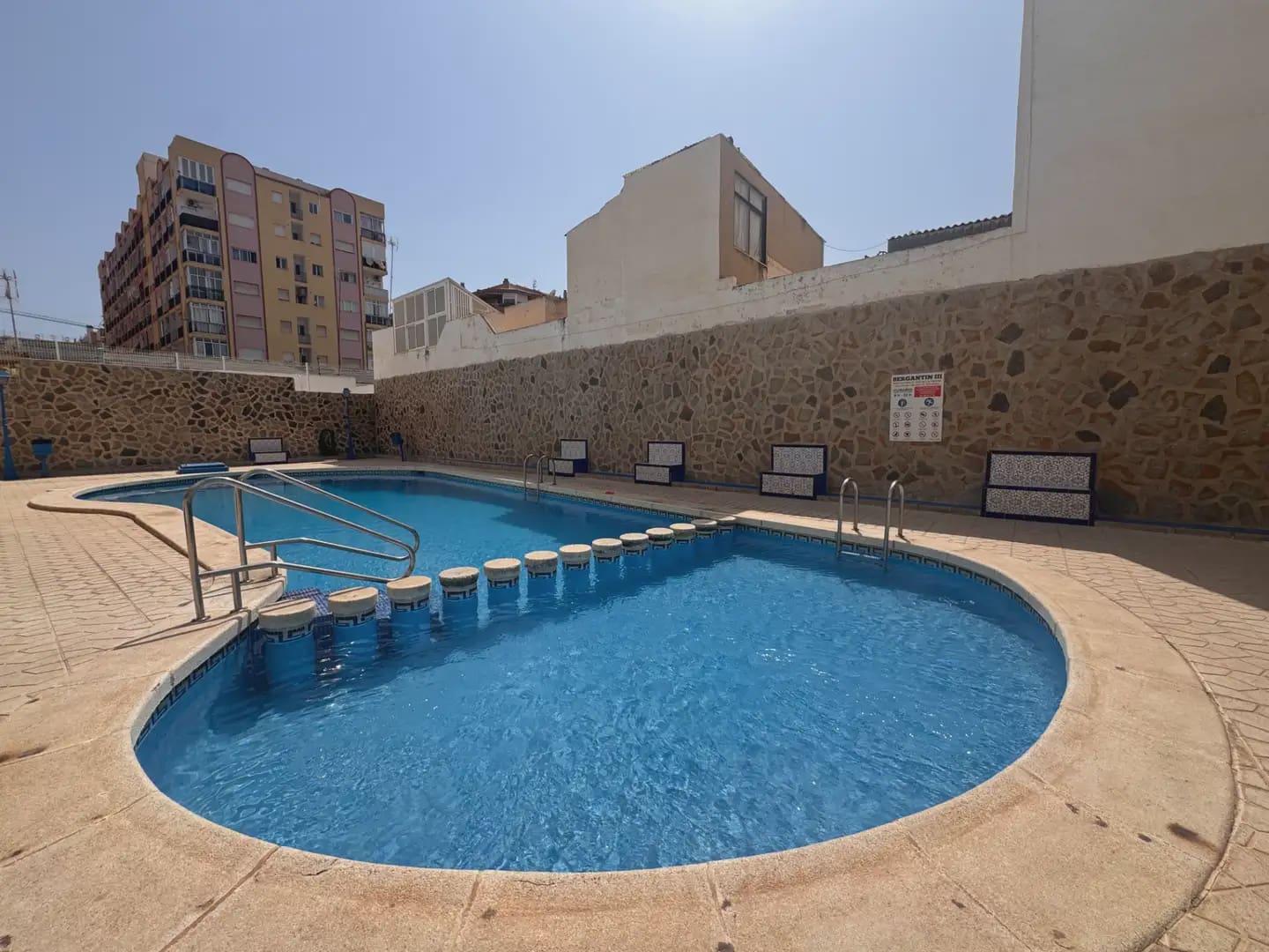 Studio til salgs i Torrevieja med svømmebasseng - € 87 000 (Ref: 9985353)