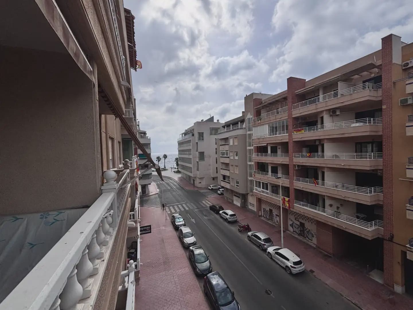 2 bedroom Flat for sale in Torrevieja with pool - € 135,000 (Ref: 9994578)
