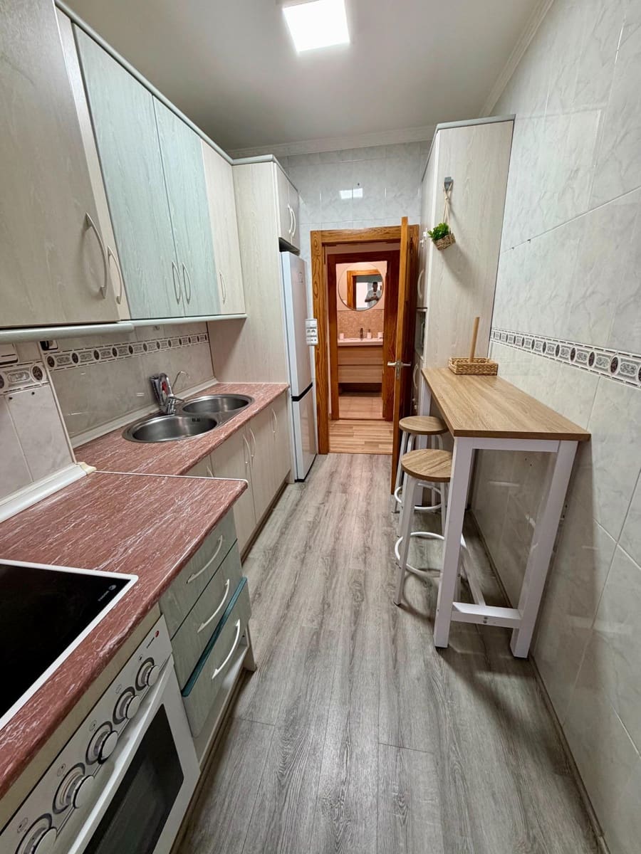 3 bedroom Flat for sale in Almeria city - € 150,000 (Ref: 10047480)